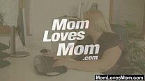 Mom Lesbian sex