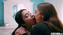 Sexy Lesbians Kissing sex