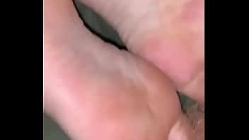Cum On Her Toes sex