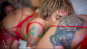 мастурбация девушки в платье video