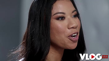 на диване sex