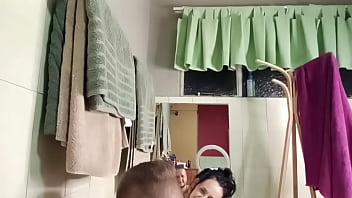 на диване sex