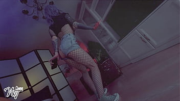 на диване sex