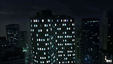 ласкает киску video