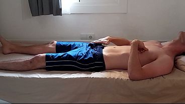 сосет пальчики sex