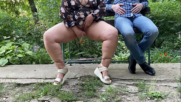 на диване sex