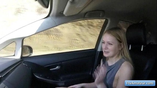 раздевается sex