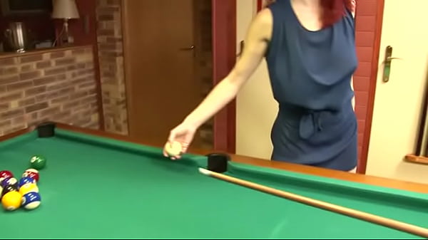 ласкает клитор sex
