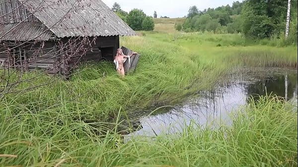раздевается sex
