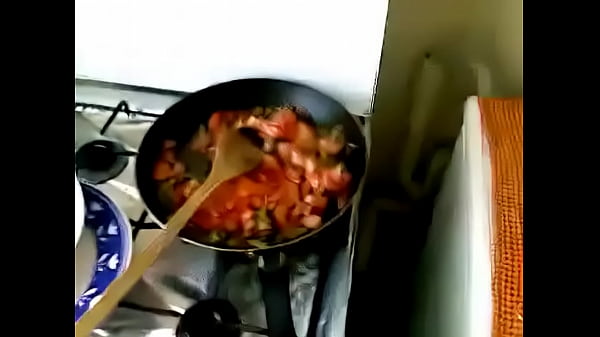 раздвигает ноги sex