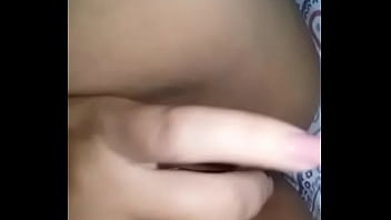 мастурбирует sex